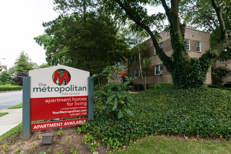 The Metropolitan Bala Cynwyd exterior property sign