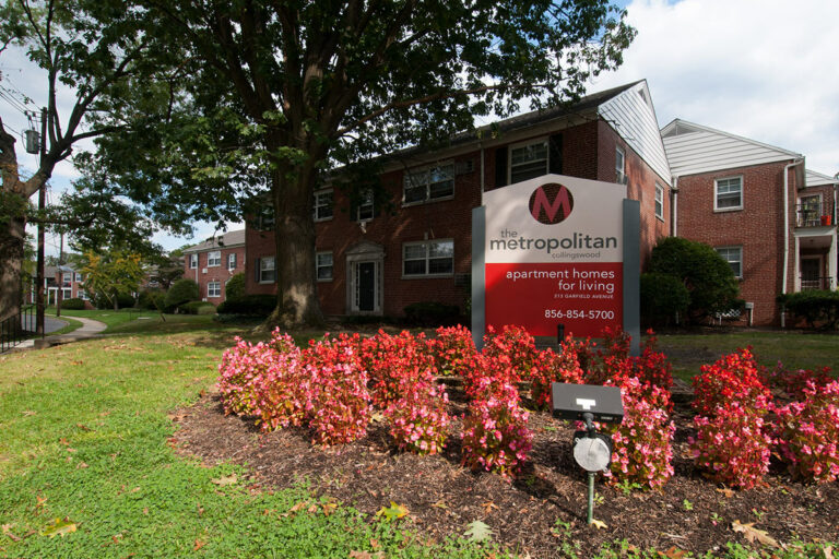 The Metropolitan Collingswood - exterior property sign