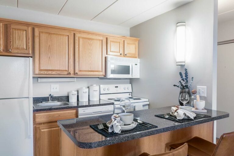 The Metropolitan East Goshen - Apartment interior kitchen