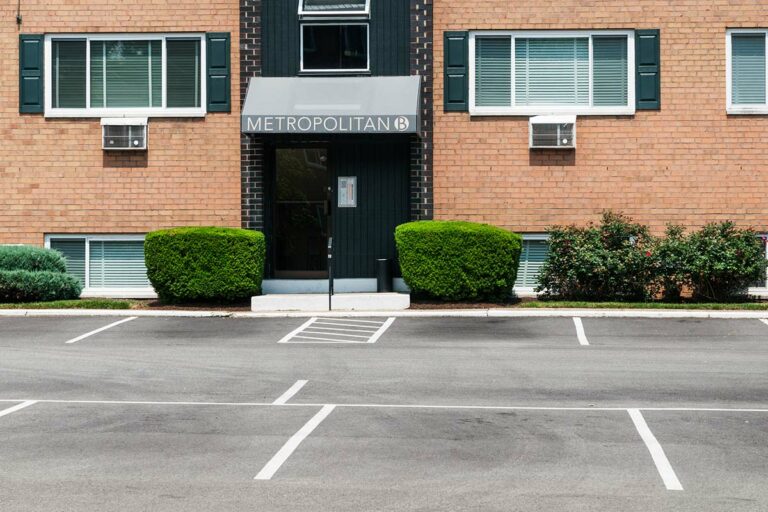 The Metropolitan Manayunk Hill - exterior building entrance