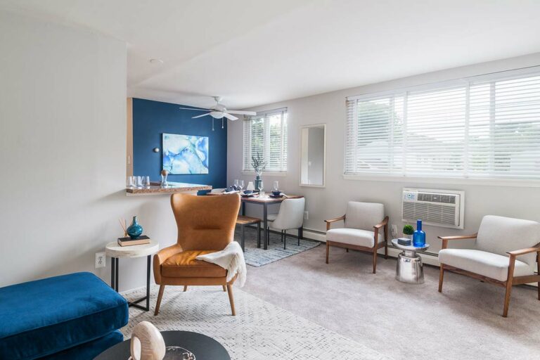 The Metropolitan Manayunk Hill - Apartment interior living room and dining area