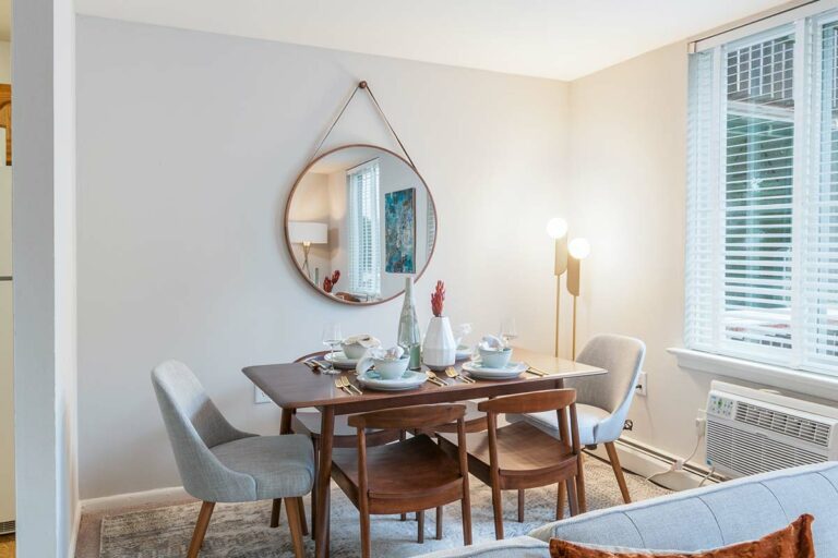 The Metropolitan Roxborough - Apartment interior dining room