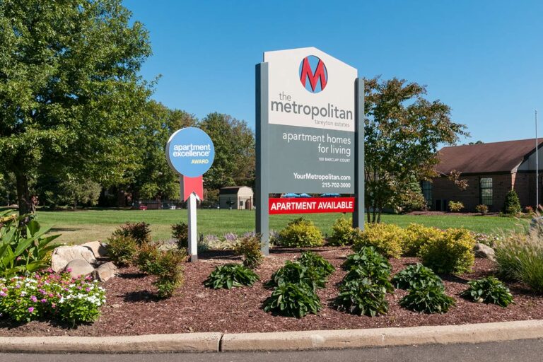 The Metropolitan Tareyton Estates - exterior property sign