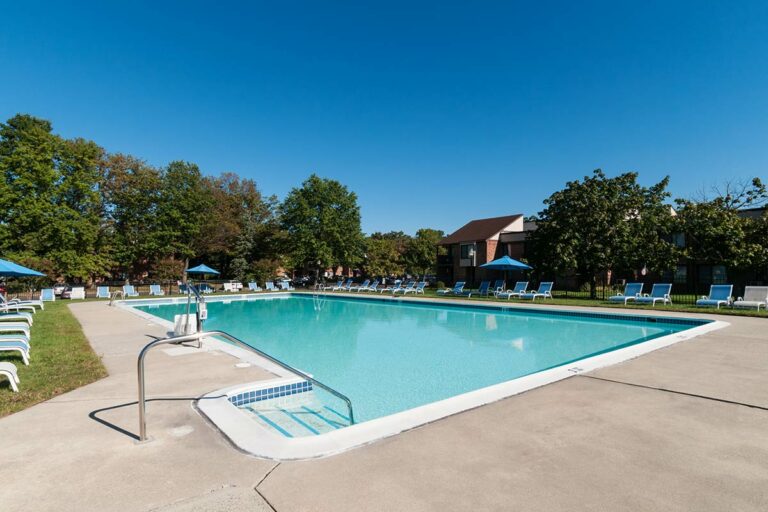 The Metropolitan Tareyton Estates - swimming pool