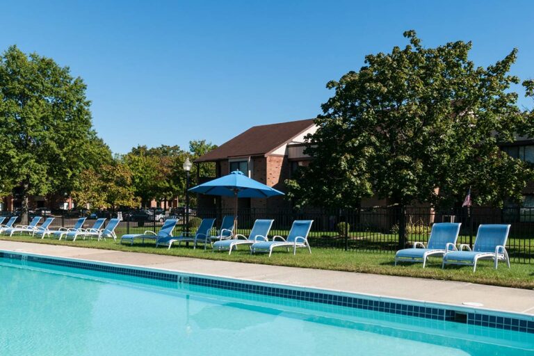 The Metropolitan Tareyton Estates - swimming pool with lounge chairs