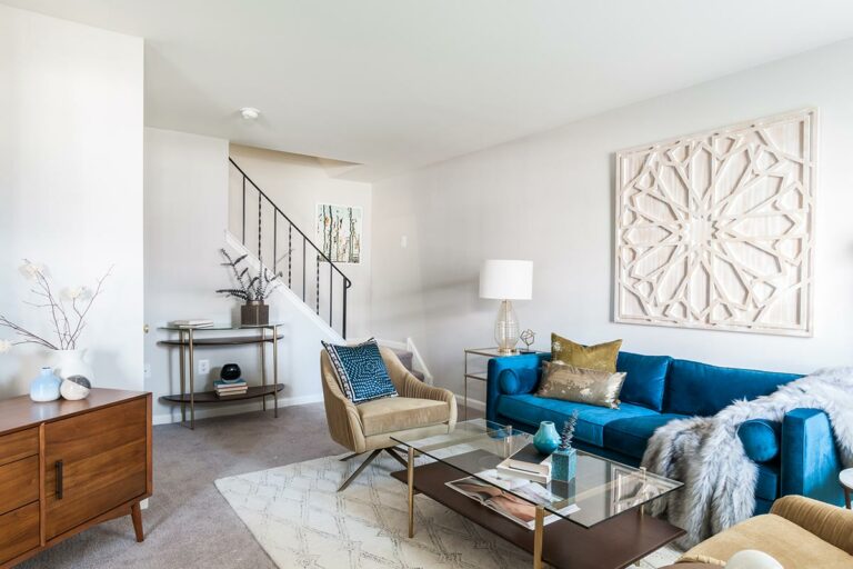 The Metropolitan West Goshen - Apartment interior living room