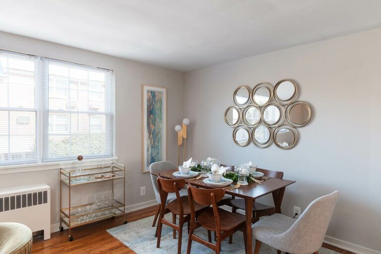 The Metropolitan Wynnewood - Apartment interior dining room